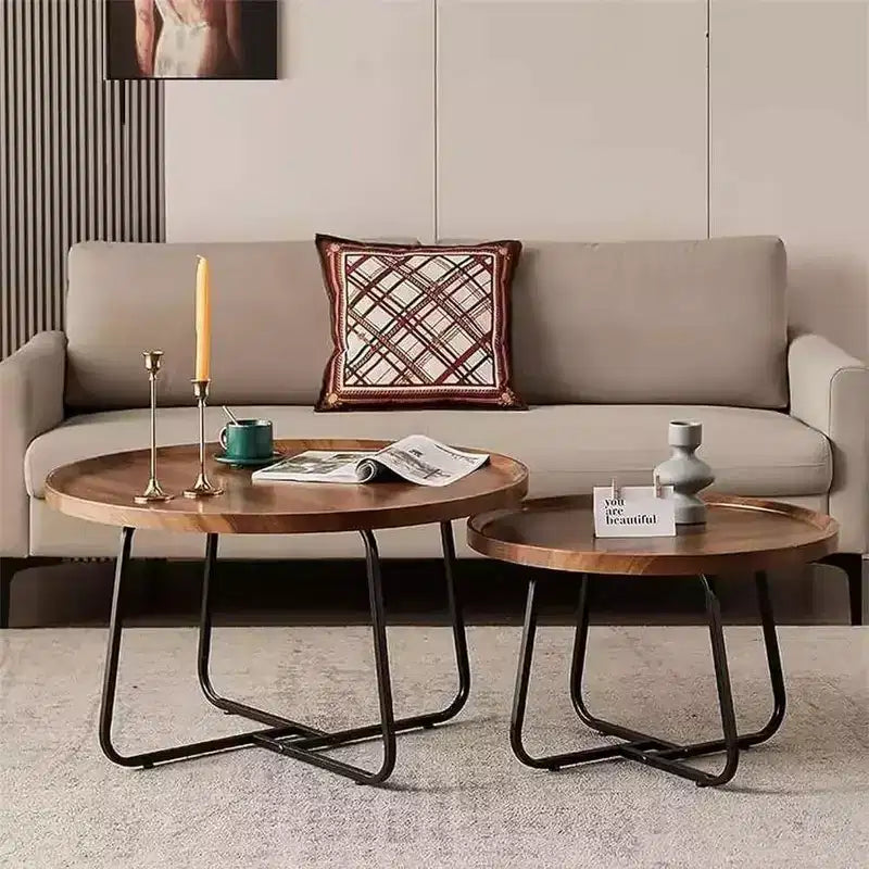 Ensemble de tables basses gigognes, 2 tables rondes, plateau en MDF finition noyer avec rebord surélevé, pieds en métal interchangeables, design peu encombrant
