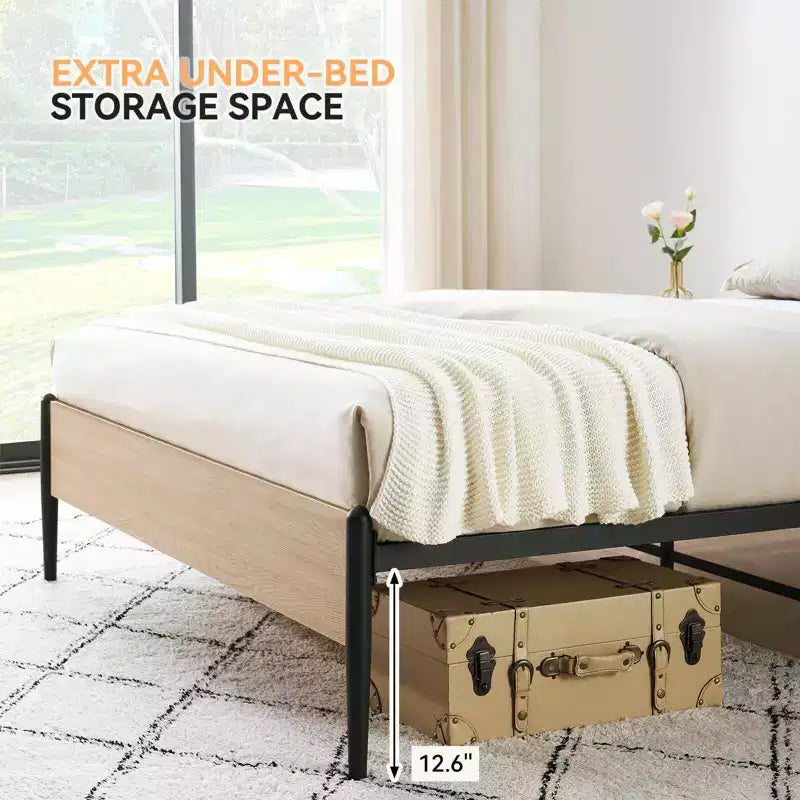 Cadre de lit double/grand avec tête de lit en rotin naturel et pied de lit en bois massif, cadre de lit avec espace de rangement sous le lit