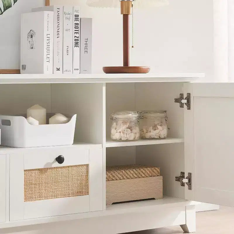 Meuble TV, Centre de divertissement – pour TV 65+ pouces, Meuble TV en rotin avec rangement et porte en maille, Meuble TV blanc moderne pour salon