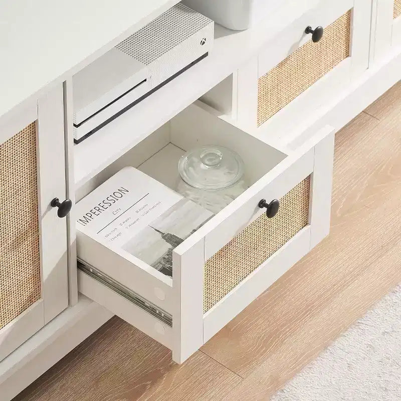 Meuble TV, Centre de divertissement – pour TV 65+ pouces, Meuble TV en rotin avec rangement et porte en maille, Meuble TV blanc moderne pour salon