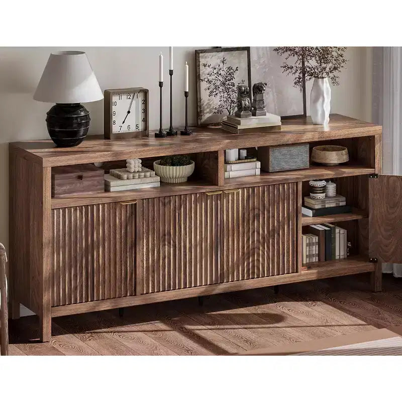 Buffet moderne cannelé, Armoire de rangement à 4 portes avec étagères réglables, pour Salle à manger Salon Entrée